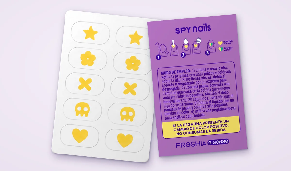 Lámina de Spy Nails con dos pegatinas de cada forma (estrella, flor, cruz, calavera y corazón) y la tarjeta de instrucciones.